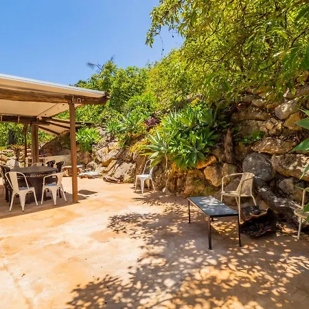 Holiday home Cubo's Secret Nature House *