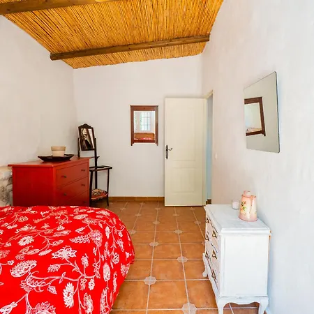 Holiday home Cubo's Secret Nature House Monda